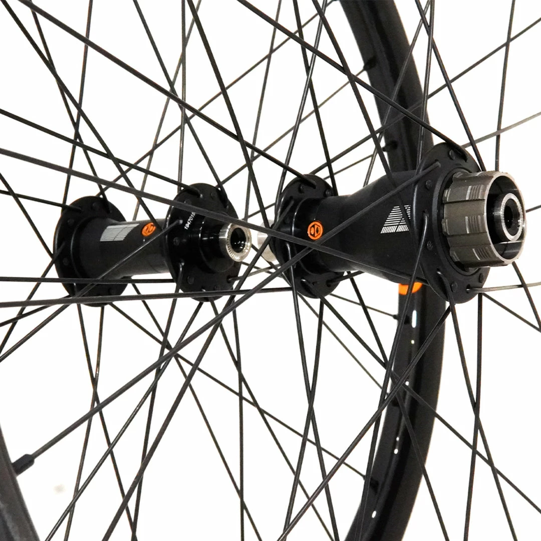 Box One Stealth Expert Carbon Wheelset-20x1 1/8" 2 Box One Stealth Expert Carbon Wheelset-20x1 1/8"